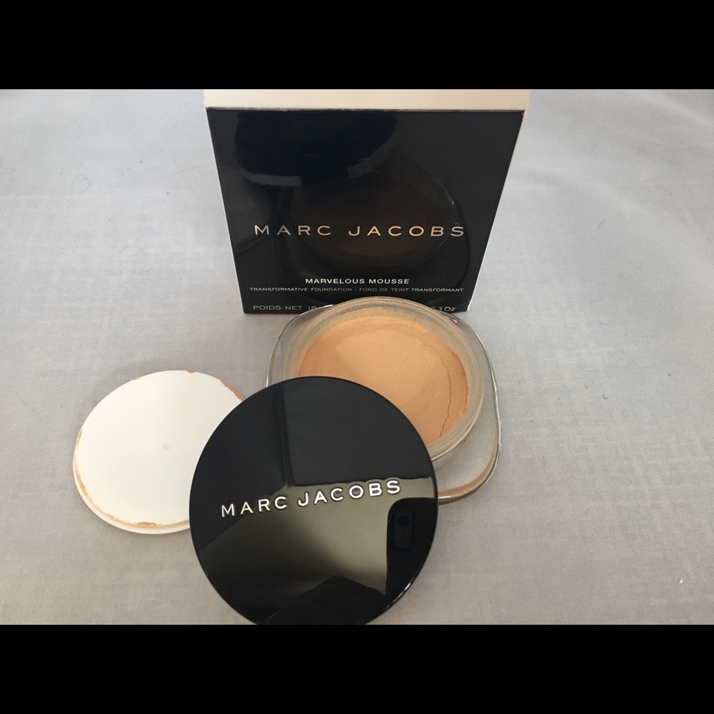 Marc Jacobs Marvelous Mousse Foundation